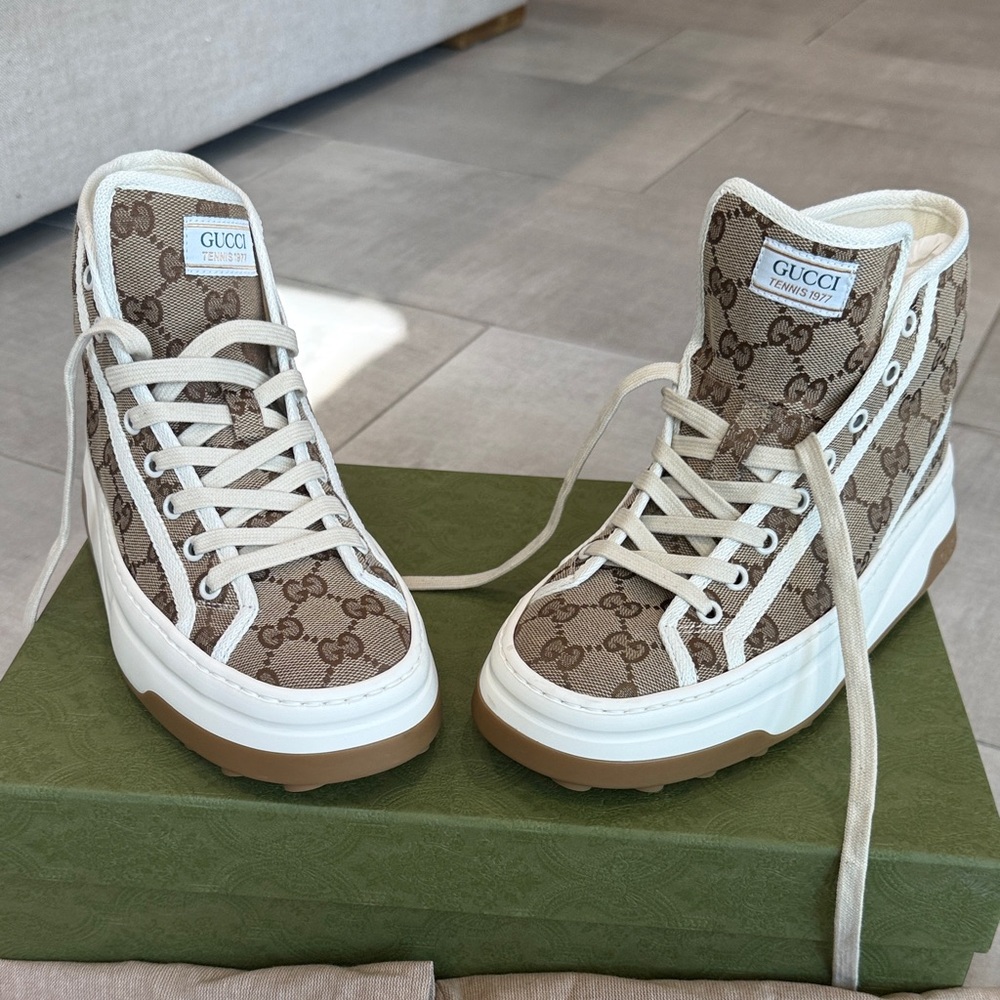 Gucci Women's Brown and Cream High-Top Sneakers